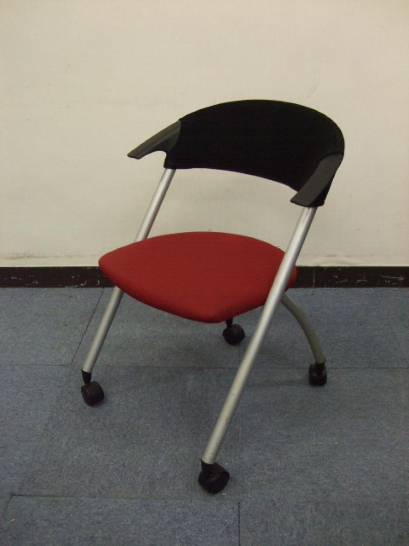 シンプルなネスティングチェアが入荷！　4脚まとめてもかさばりません！
                        会議用イス　280シリーズ
                                    中古
            