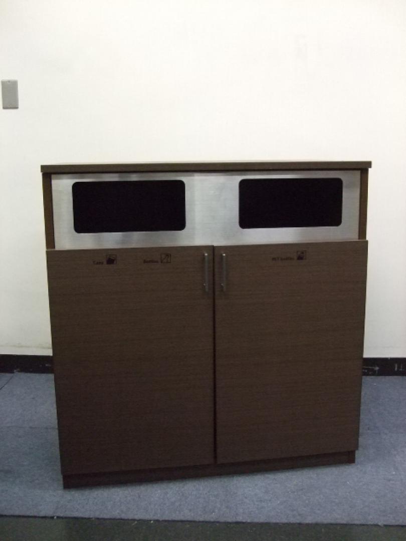 飲食店にあるようなキャビネットが入荷しました！重厚感あるカラーリング！
                        
                                    中古
            