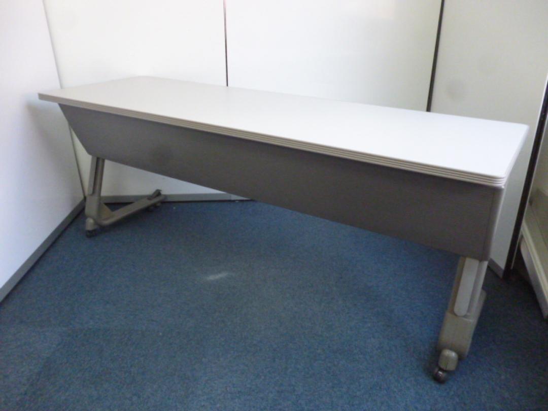 【イトーキ製】【サイドスタックテーブル】【横幅1800ｍｍ】【ニューグレー】
                        
                                    中古
            