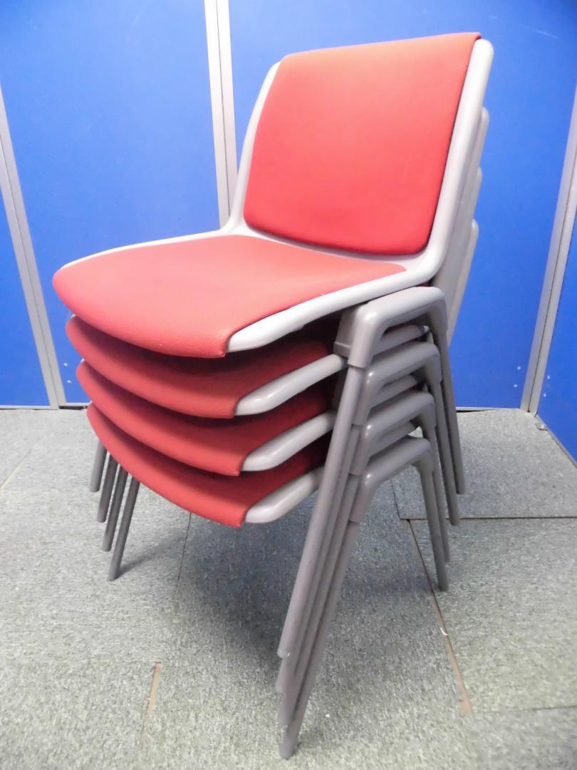 【4脚セット価格】｜イトーキ製（ito-ki）|重ね合わせ可能|状態良好｜全国出荷中!!｜
                        スタッキングチェア
                                    中古
            