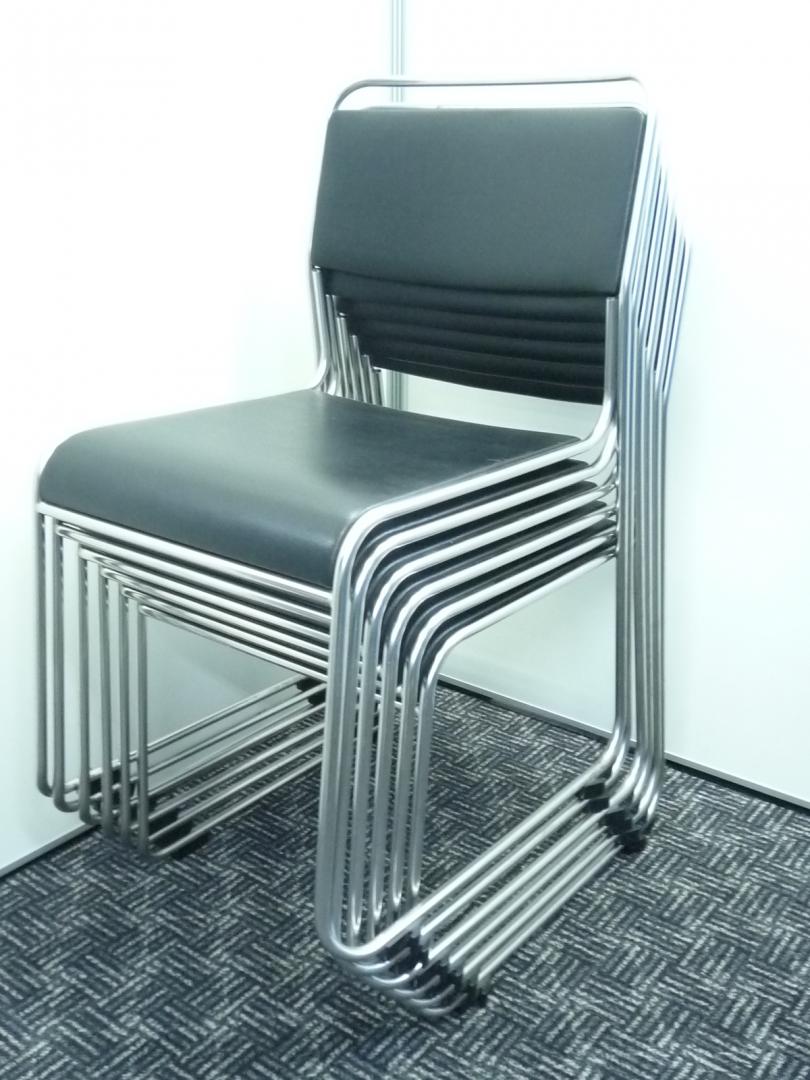 【セットでお得！】ビニールレザーのスタックチェア■会議・催事用に■汚れの目立たないブラック■フレーム頑丈！【セット商品】
                        スタックチェア
                                    中古
            