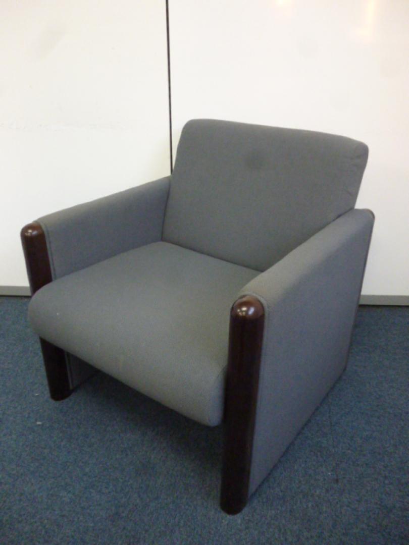 【おつとめ品】【その他メーカー】【一人用ソファ】【グレー】
                        
                                    中古
            