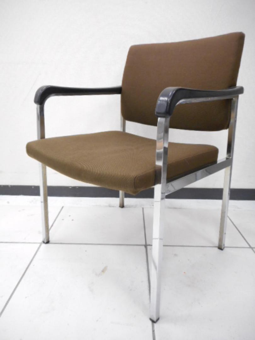 ミーティングチェア■布地・ブラウン
                        
                                    中古
            