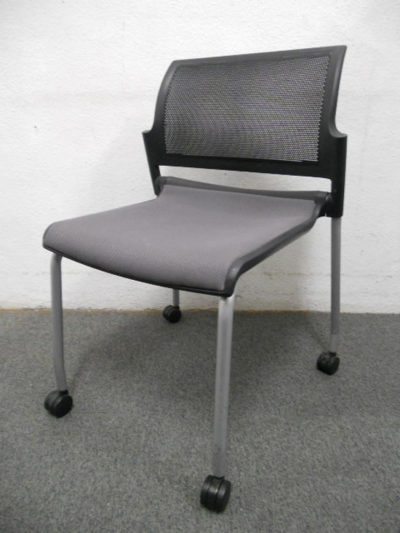 ■スタッキングチェア　グレー【水平スタックも可能！】■ウチダ（UCHIDA）・ネスティングチェア
                        
                                    中古
            