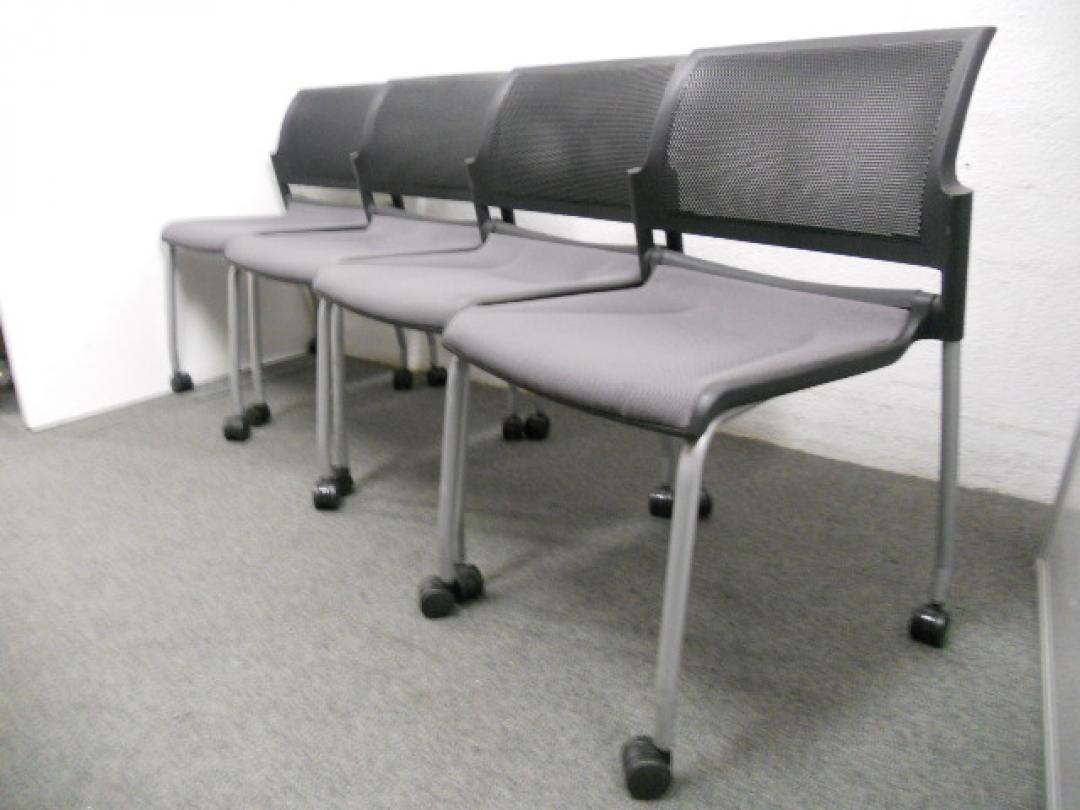 ■スタッキングチェア4脚セット　■水平スタックも可能！　■ウチダ（UCHIDA） ■ネスティングチェア　カートチェア
                        
                                    中古
            