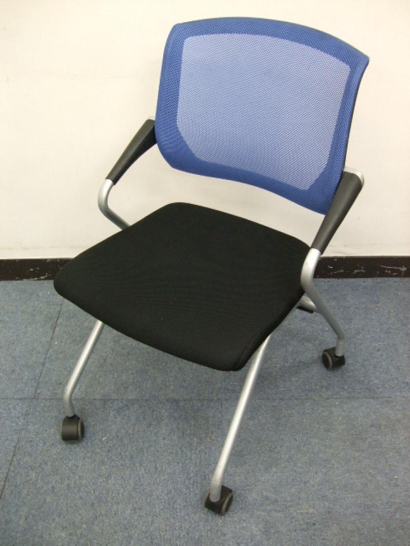 【状態良好品】　限定2脚　！！　座面が折りたためる優れもの！　場所をとらずに収納可能！！【メッシュ】
                        
                                    中古
            