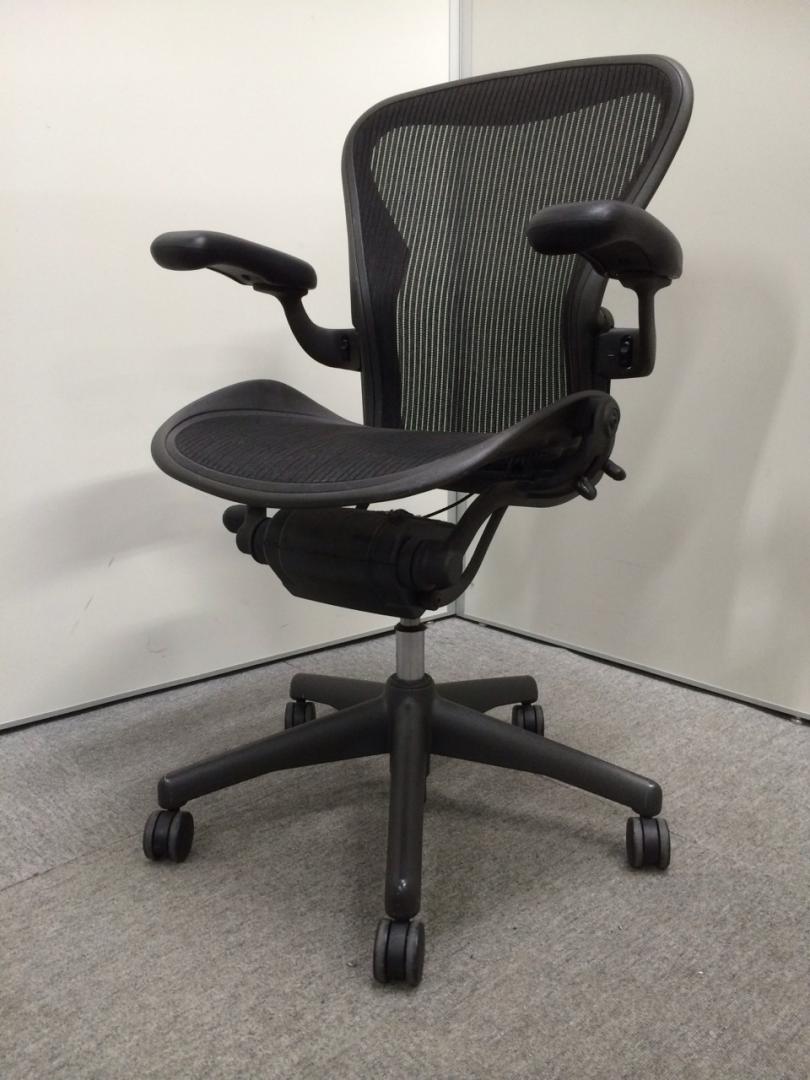 【ランバーサポートなし】【1脚限定】人気のアーロン（Aeron）チェア入荷！メッシュチェア界の王様です！【おつとめ品】【高級チェア】
                        アーロン（Aeron）
                                    中古
            