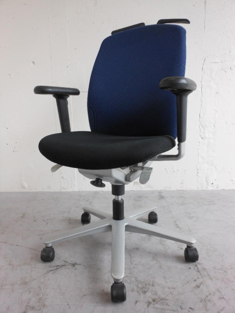 高機能オフィスチェア ｜可動肘付ローバック 希少なコートハンガー付き
                        キャスト(CAST)
                                    中古
            