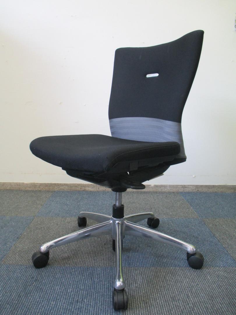 【状態良好品】オカムラ製　Feego　フィーゴ　【中古 OAチェア】
                        Feego
                                    中古
            