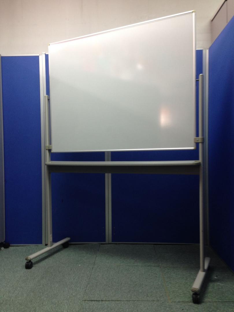 両面・ホワイトボード|表面：マス目タイプ　裏面：無地タイプ|オカムラ製|
                        ホワイトボード　両面
                                    中古
            