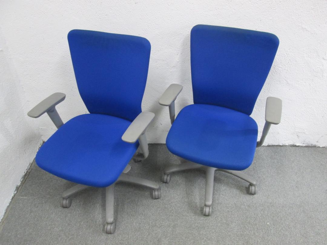 通常価格の10％OFF！　オフィスチェア肘付　オカムラ製　カロッツアシリーズ　2脚セット【セット】
                        カロッツアシリーズ
                                    中古
            