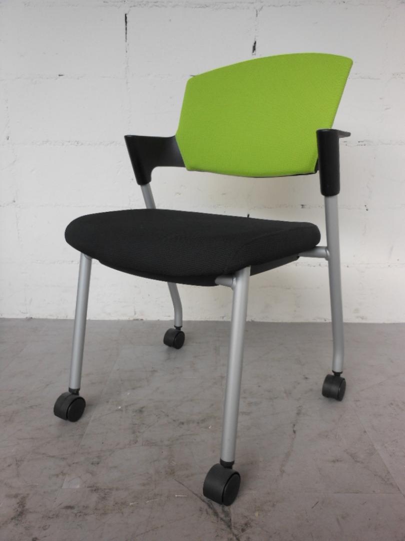 来客時に重宝致します！重ねて収納キャスター付ミーティングチェア
                        プロッティシリーズ
                                    中古
            