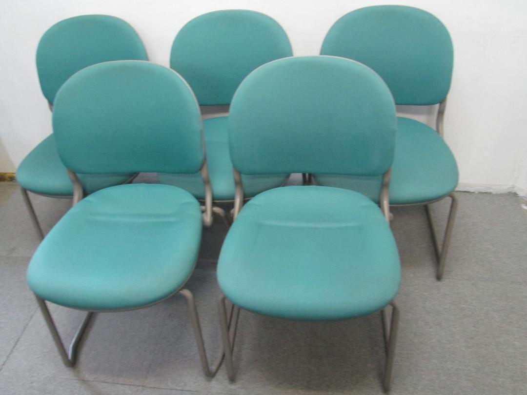 ５脚【セット商品】オカムラ製　スタッキングチェア　グリーン
                        
                                    中古
            