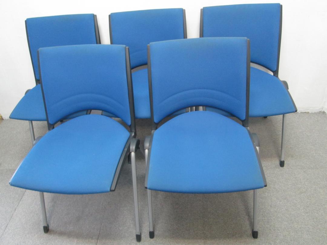5脚【セット商品】イトーキ製　スタッキングチェア　ブルー
                        
                                    中古
            