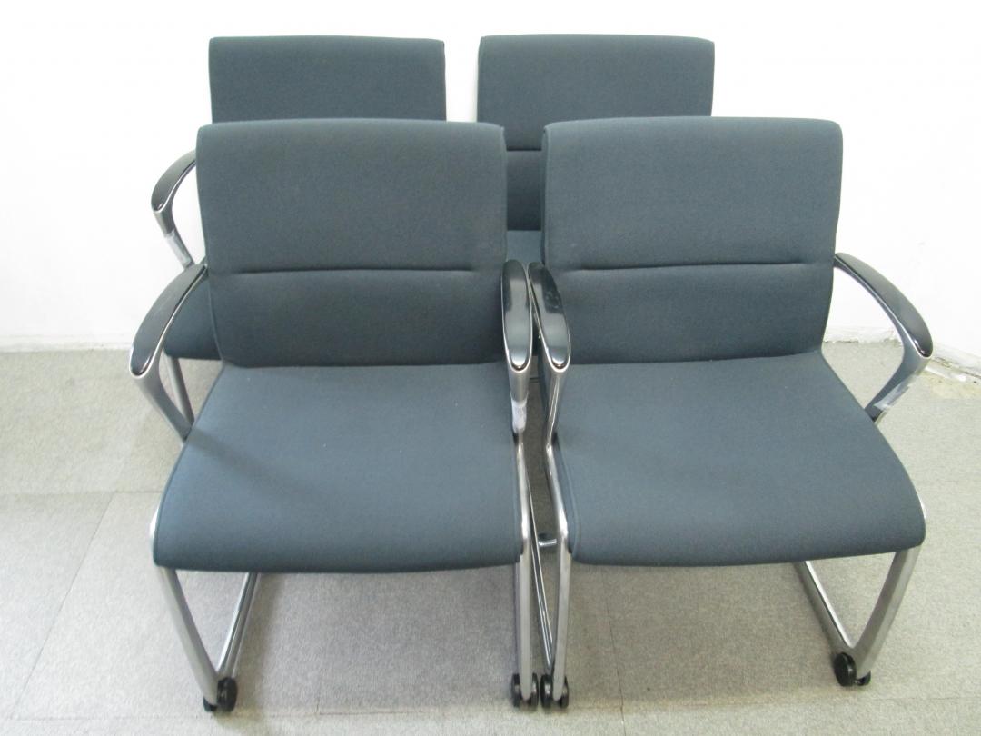 ４脚【セット商品】イトーキ製　ミーティングチェア肘付　ブラック
                        
                                    中古
            