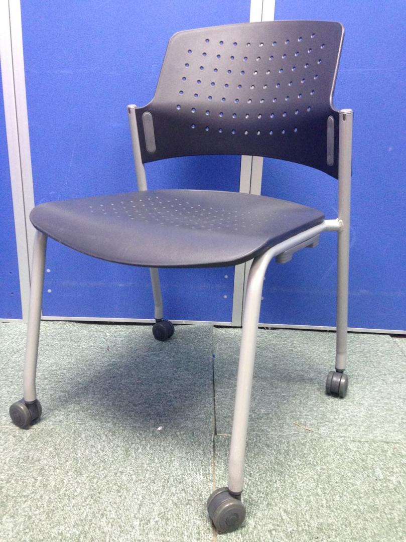 アイリスチトセ|HGシリーズ|キャスター付｜【状態良好】
                        HGシリーズ
                                    中古
            