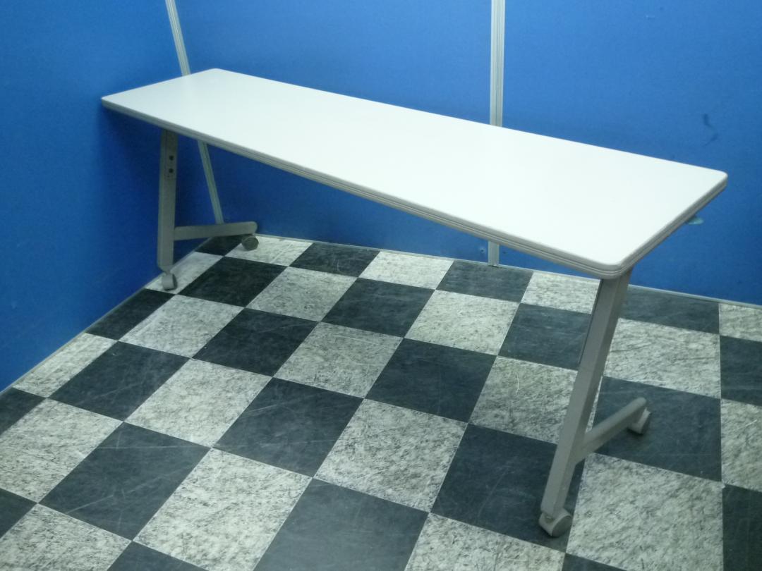 【限定１台】中古では問い合わせ殺到の人気商品！■幅１８００ｍｍ■ニューグレー■状態良好
                        サイドスタックテーブル
                                    中古
            