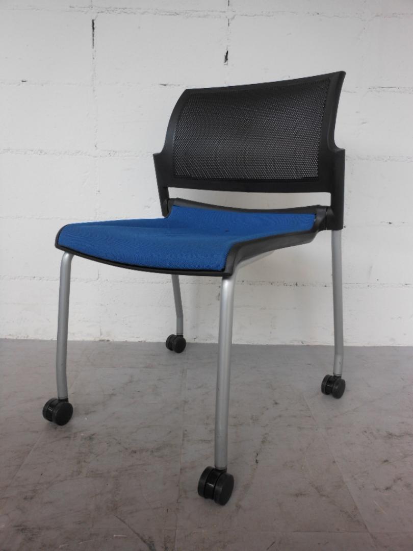 難ありにてプライスダウン！座面に小穴有！品質は良い商品です！
                        
                                    中古
            