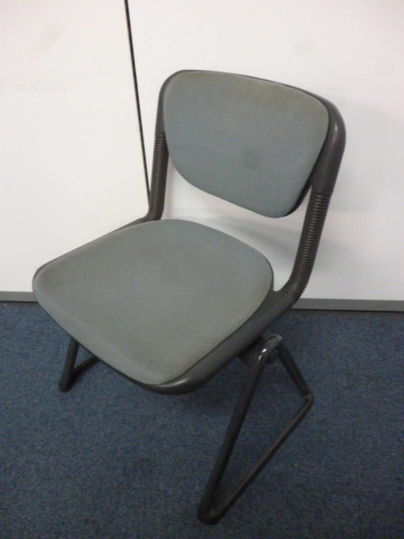 【イトーキ製】【スタッキングチェア】【グレー】
                        バーテブラ
                                    中古
            