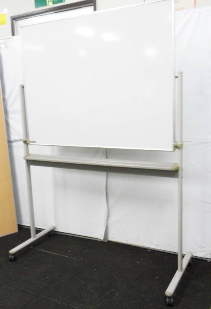 【1台入荷】岡村製作所　脚付き両面ホワイトボード　盤面サイズ1200*900　片面アルミホーローホワイト　片面50mm角暗線入 一か所凹みあり　キャップ１個無し【中古】
                        
                                    中古
            