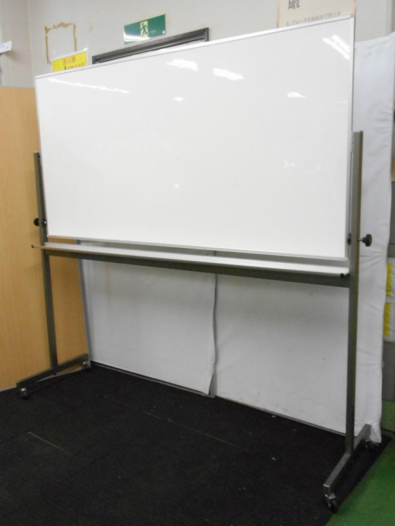 【状態良好】脚付き両面ホワイトボード　片面ホーローホワイト　片面月予定表　曜日マグネット付き　盤面サイズ1800*900【中古オフィス家具】
                        
                                    中古
            