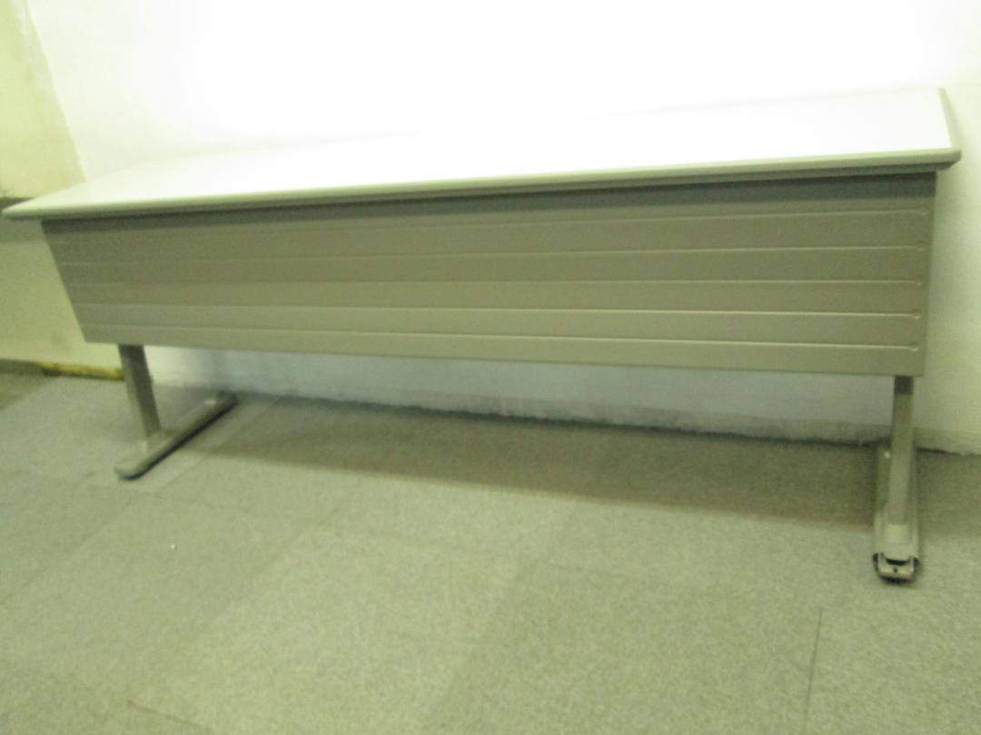 キャスター付サイドスタックテーブル　キャスター付
                        
                                    中古
            