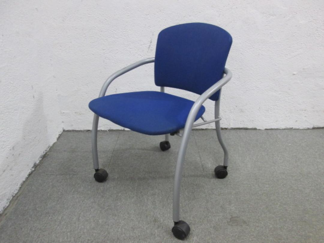 シンプルネスティングチェア　｜　コンパクトに収納　｜　移動も楽々　｜　お値段も安い・・・申し分無し！！
                        
                                    中古
            