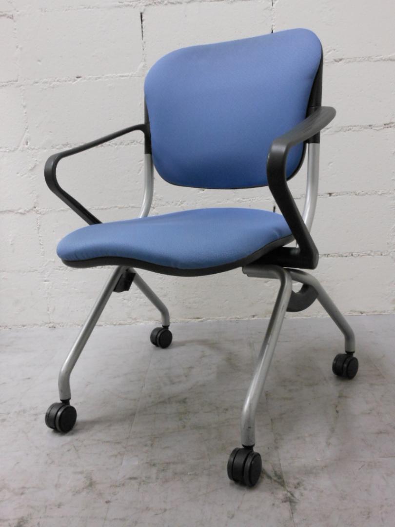 ～安心定番の国内製～オカムラ製【OKAMURA】会議用チェア
                        TORSION【トーション】
                                    中古
            