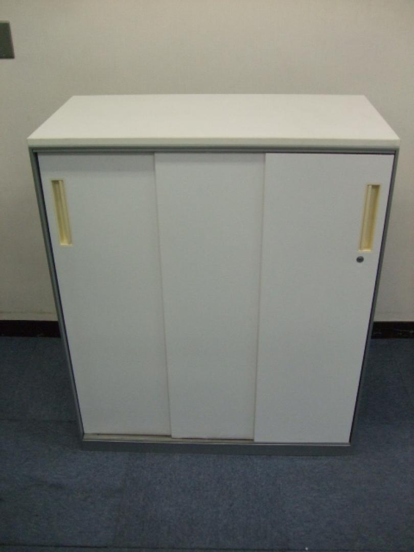 使いやすい3枚引違タイプ　！　天板が付いているので、ある程度の重量物の設置可能！！
                        ユニフレックス（UFX）
                                    中古
            