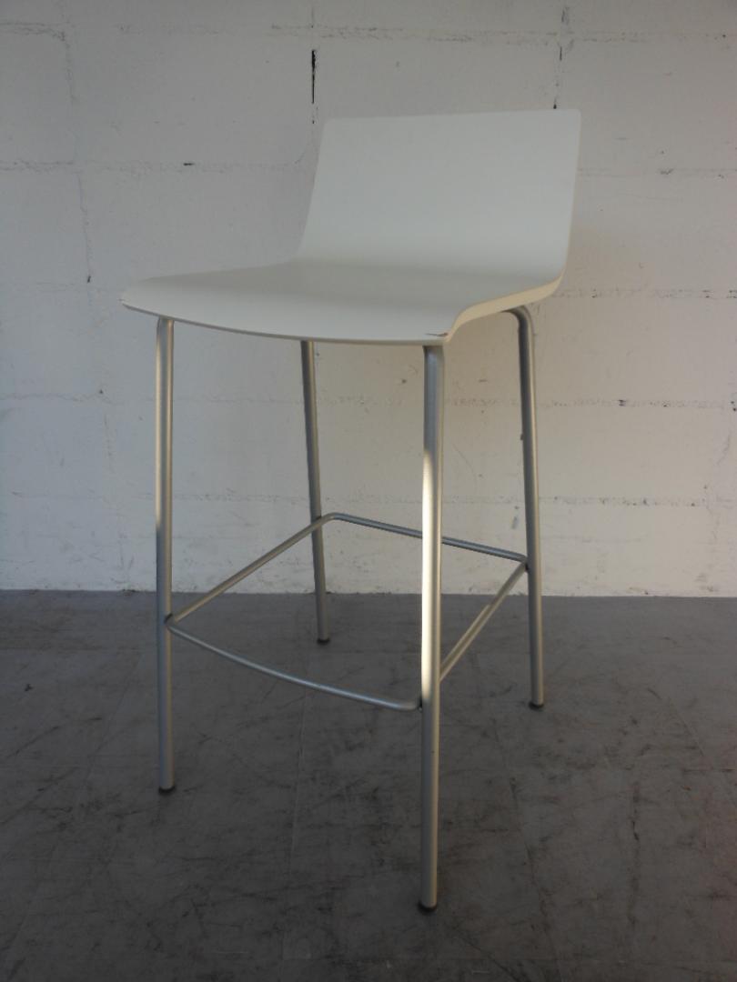 ハイチェア　オフィスや待合スペース、カフェにピッタリ！
                        アルトカフェ
                                    中古
            