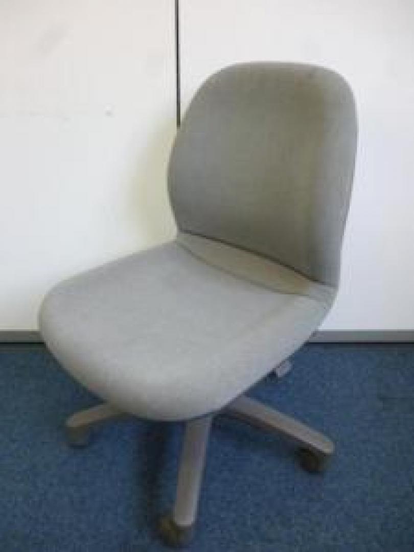 【コクヨ製】【ダイナフィットチェア】【グレー】【肘無】
                        ダイナフィット【dynafit】
                                    中古
            