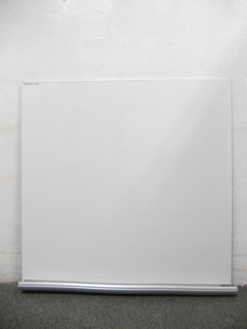 ■壁掛ホワイトボード（無地）　■W890×H890　■Nichigaku　日学
                        METALLINE
                                    中古
            