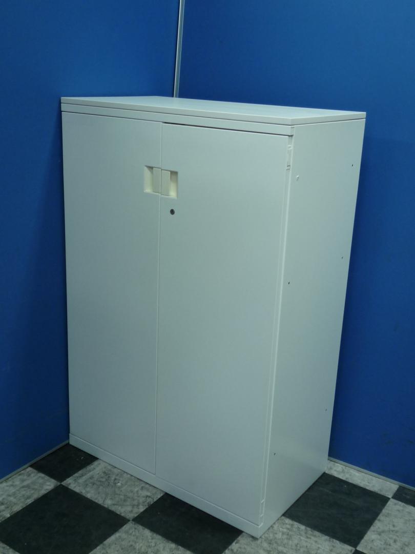 【残り１台】収納力と便利さに長けています■人気のホワイト■高さが物置にちょうどいいかも
                        両開き書庫
                                    中古
            