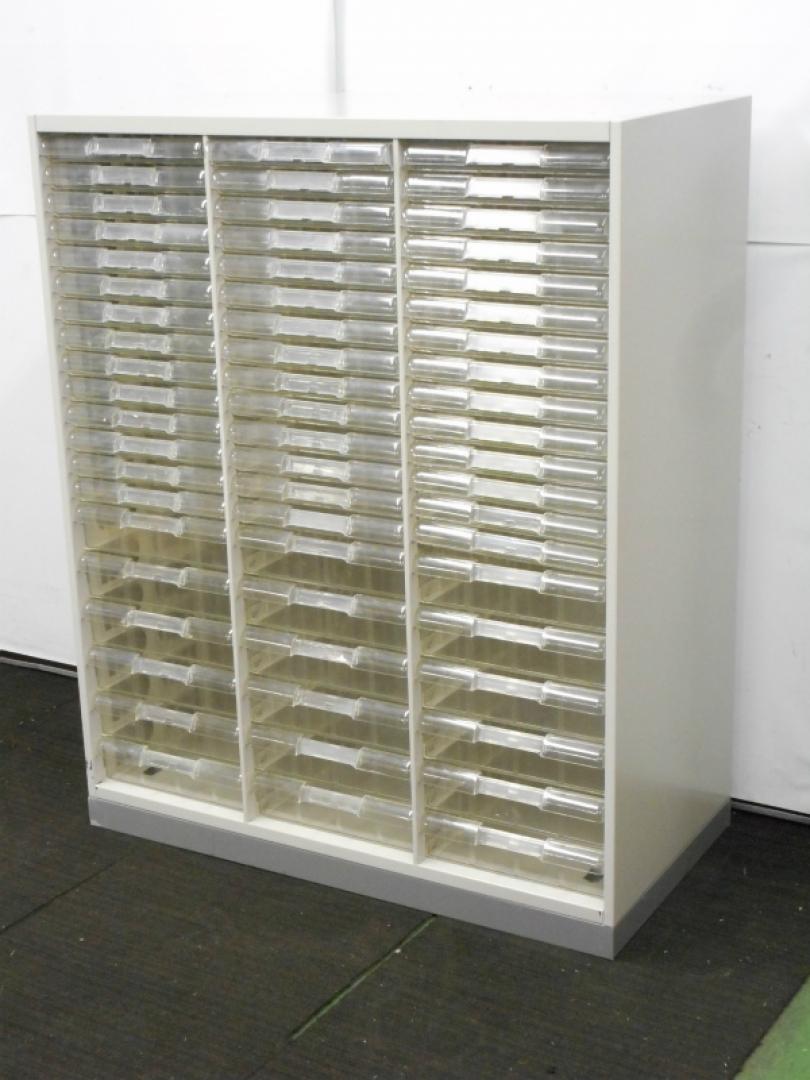 【状態良好】クリスタルトレイ　B4縦　浅型3列12段　深型3列6段　スチールキャビネット【中古オフィス家具】
                        デリカウォール　VGシリーズ
                                    中古
            