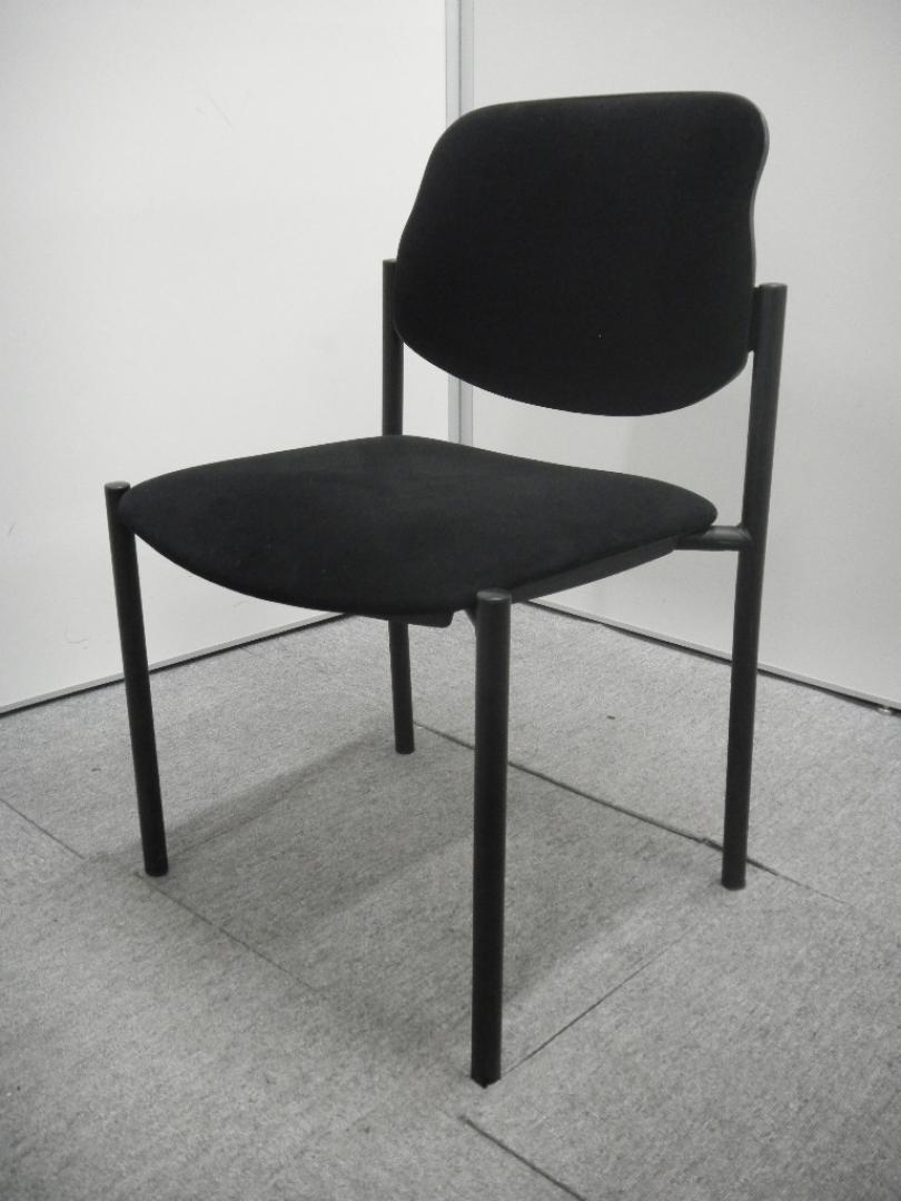【状態良好】 珍しいブラックのスタッキングチェア入荷！状態も良好です！
                        
                                    中古
            