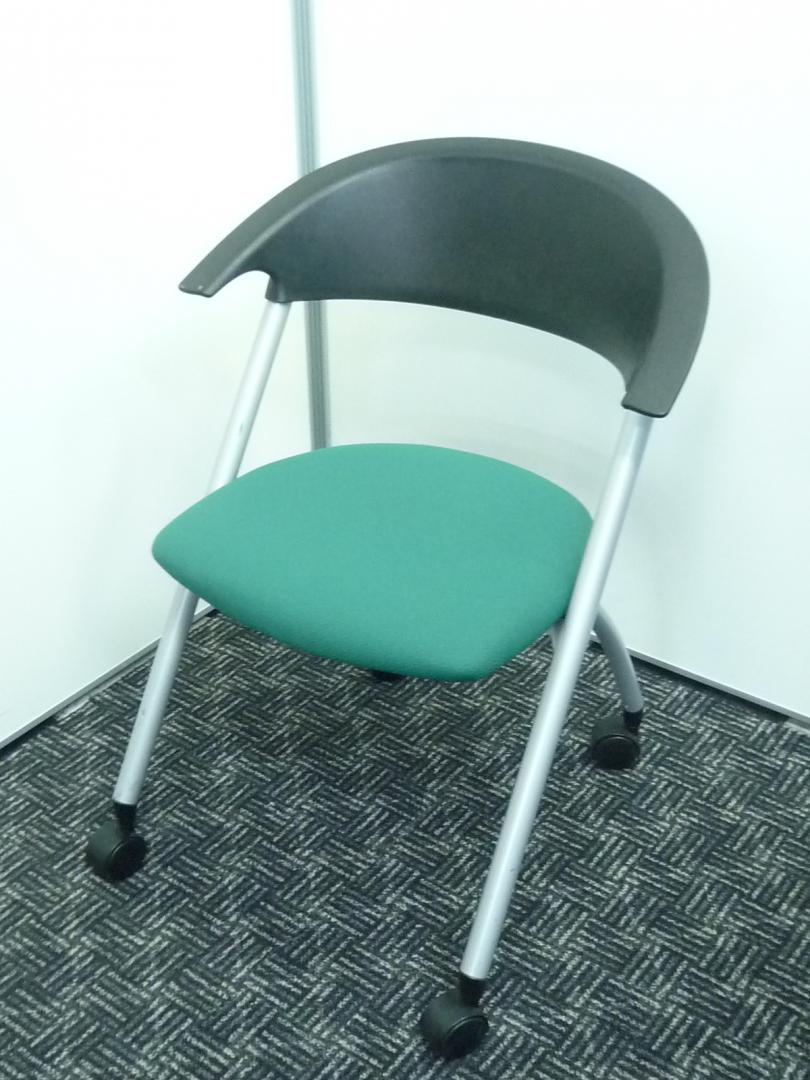 【５脚あります】シンプルかつ便利！なネスティングチェア■緑×黒■ルイージ・ヨッシーファン必見！■グッドデザイン賞受賞
                        ネスティングチェア　２８０シリーズ
                                    中古
            