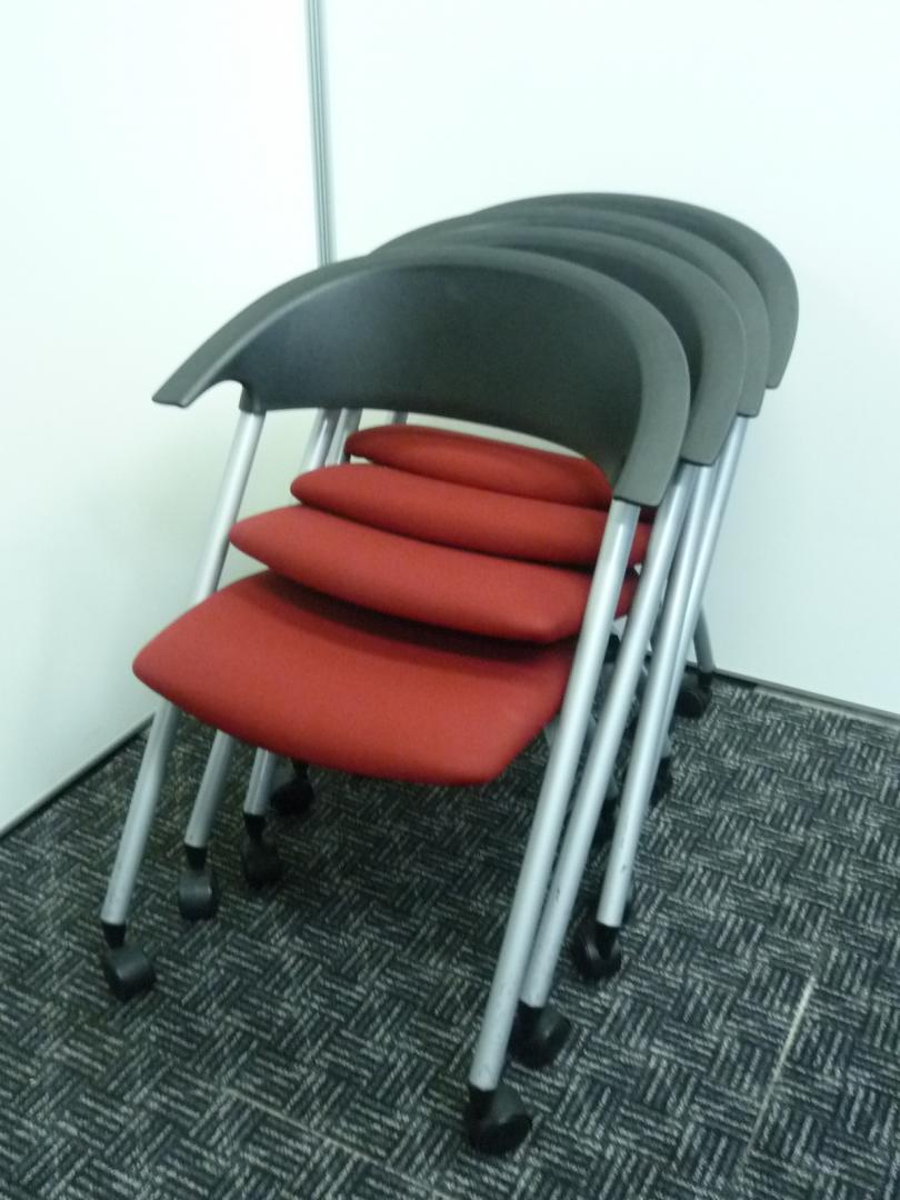 【４脚セットでお得】シンプルかつ便利！なネスティングチェア■赤×黒■シカゴブルズファン必見！■グッドデザイン賞受賞【セット商品】
                        ネスティングチェア　２８０シリーズ
                                    中古
            