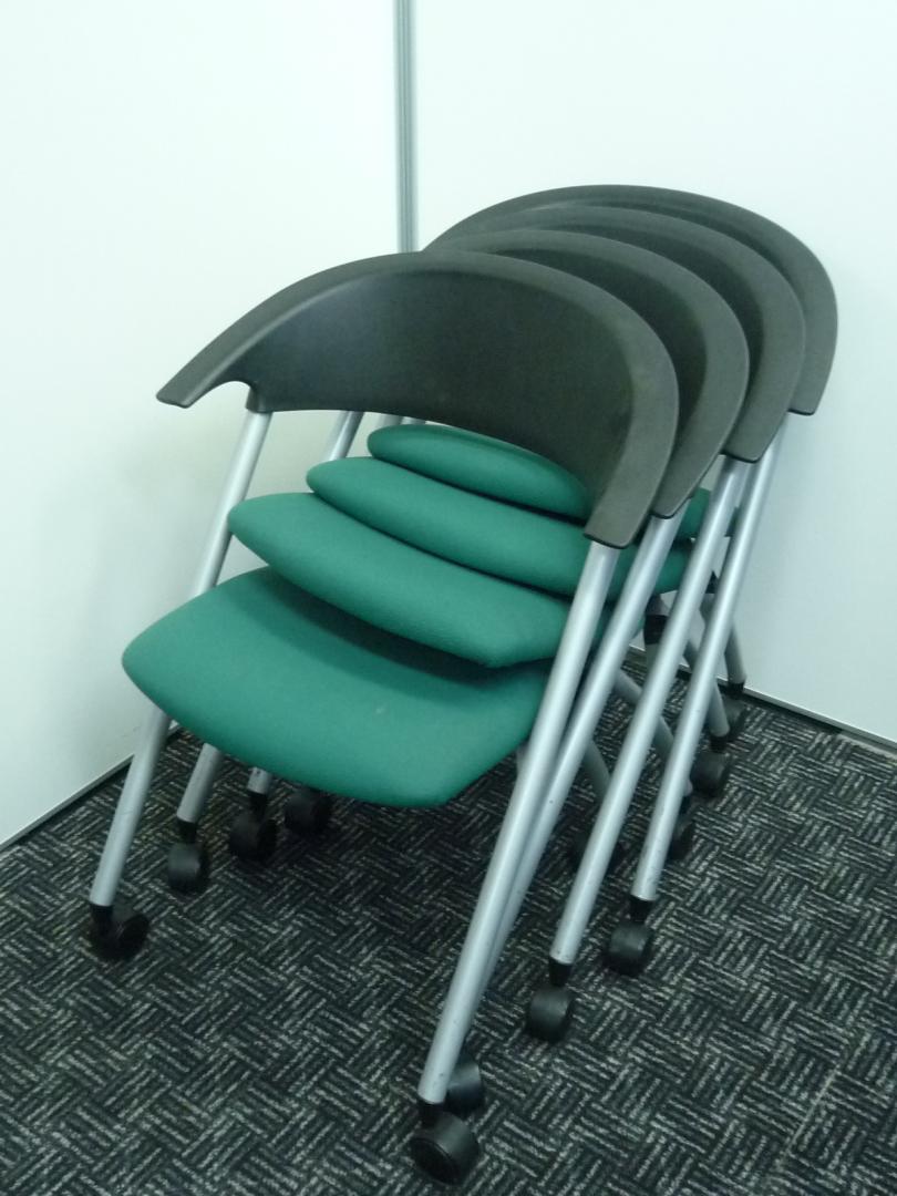 【４脚セットでお得！】シンプルかつ便利！なネスティングチェア■緑×黒■ルイージ・ヨッシーファン必見！■グッドデザイン賞受賞【セット商品】
                        ネスティングチェア　２８０シリーズ
                                    中古
            