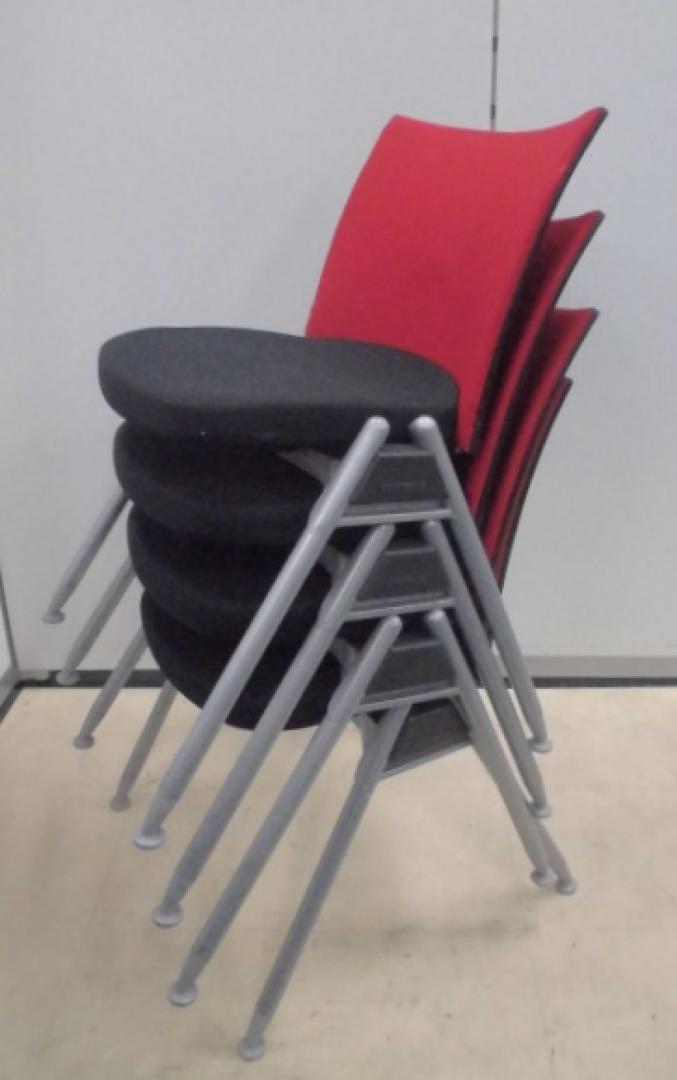 【4脚セット】国内メーカー品スタッキングチェア!
                        
                                    中古
            