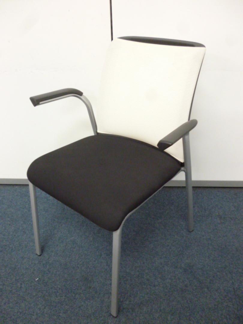 【スチールケース製】【スタッキングチェア】【ホワイト】
                        
                                    中古
            