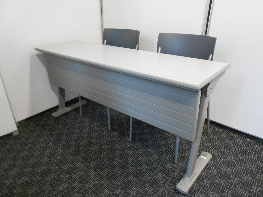 【セット商品　美品】◆面接会場セット！◆厳正な審査を頼みます・・・。◆
                        
                                    中古
            