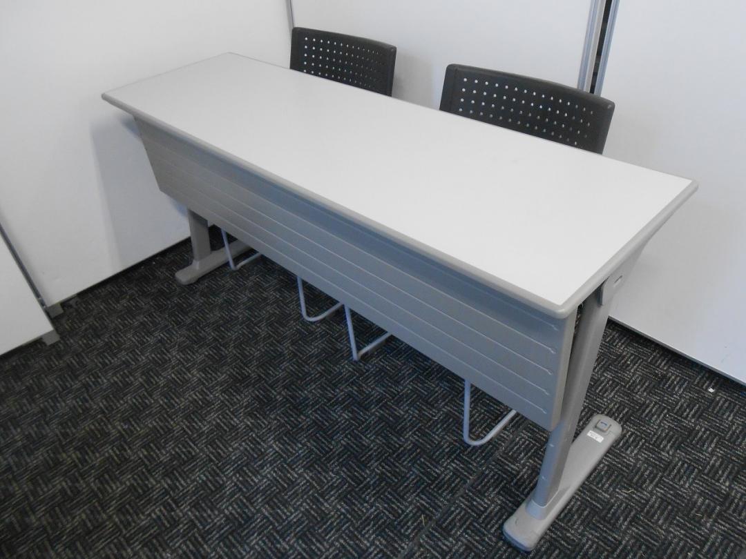 【セット商品　美品】◆面接会場セットその②！◆そんな瞳で見つめられても・・・◆　
                        
                                    中古
            