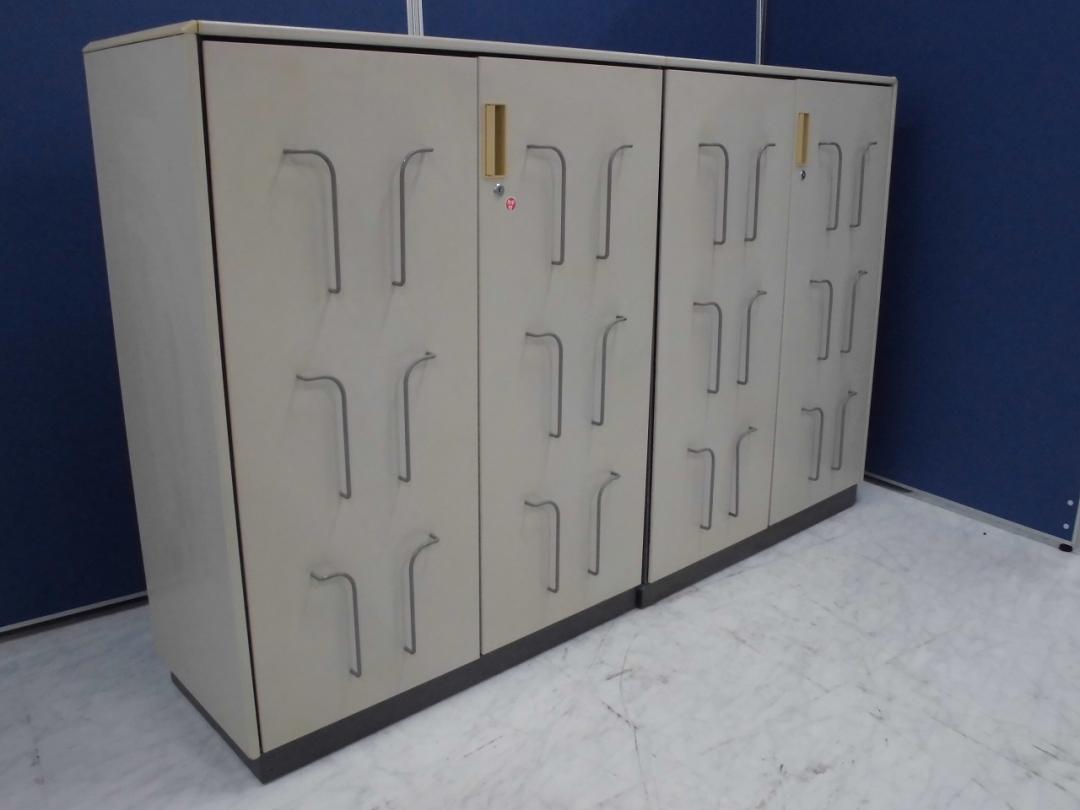 【２台セット】両開き書庫　扉に小冊子設置できます。/店内在庫入替にて大幅値下げ！
                        
                                    中古
            