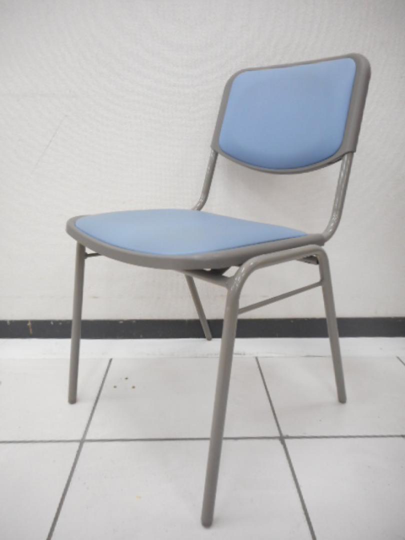 スタッキングチェア　ビニール張り
                        
                                    中古
            