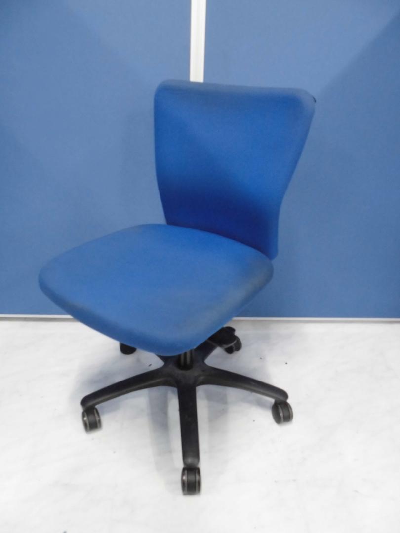 【定番商品】オカムラ製カロッツァチェア｜ブルー/ブラックシェル　
                        カロッツァ
                                    中古
            