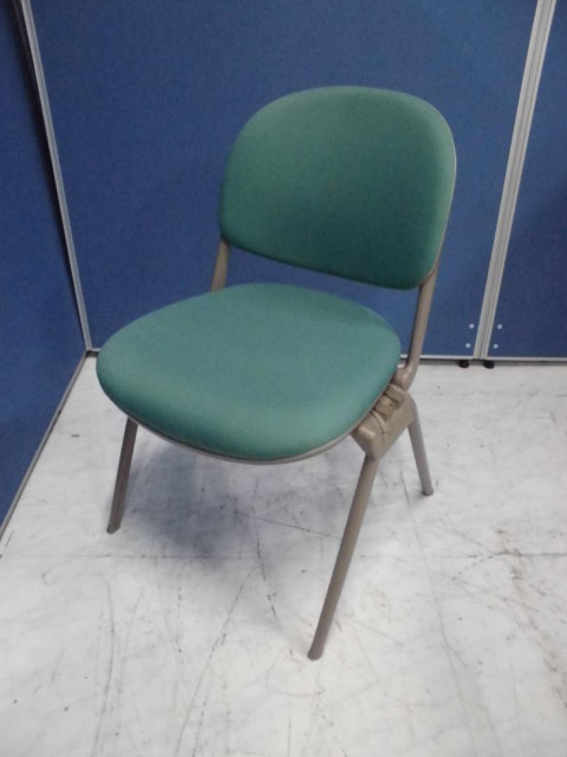 【祝！立川・八王子店オープン】スタッキングチェア｜鮮やかなグリーンが美しい！【ロット】
                        
                                    中古
            