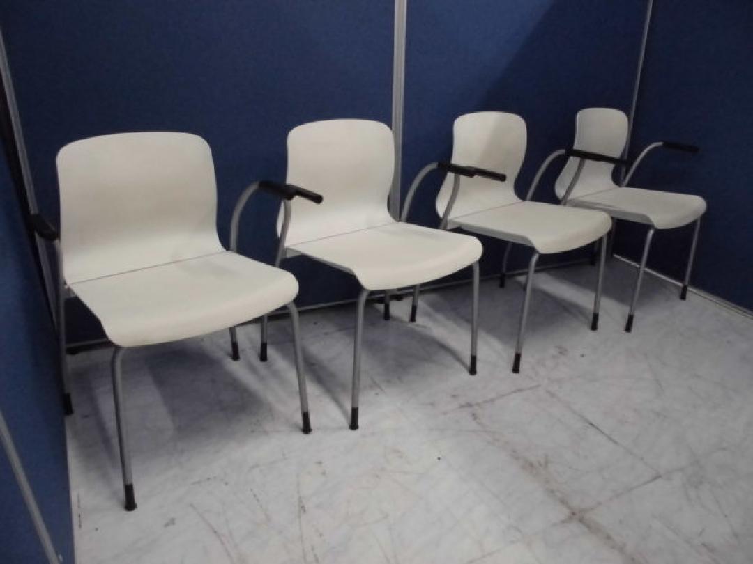 【値下げしました！】肘付のスタッキングチェアセット｜国内メーカー製のため丈夫です。【セット】
                        
                                    中古
            