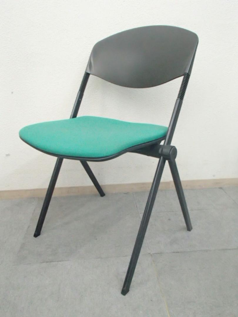 スタッキングチェアー｜スイス製｜重ねて収納｜椅子
                        
                                    中古
            