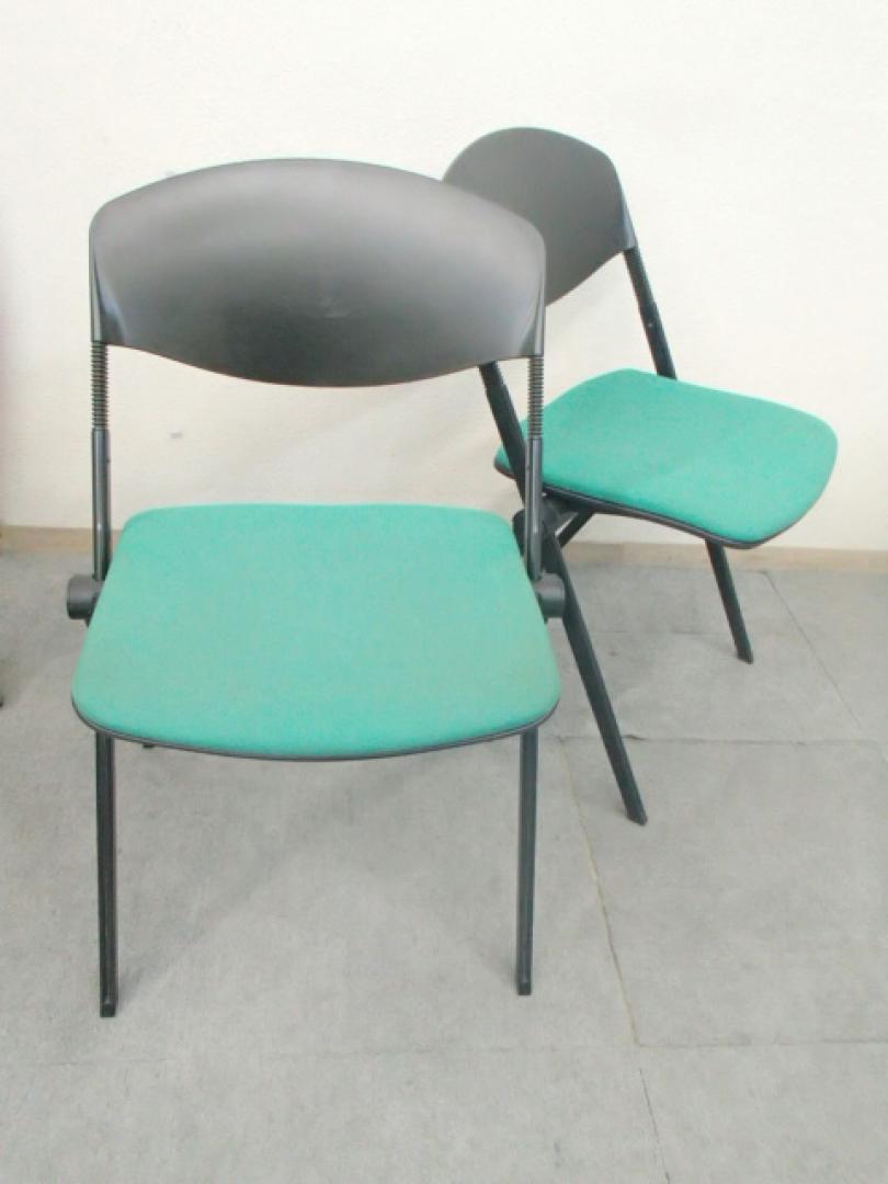 スタッキングチェアー｜スイス製｜重ねて収納｜2脚セット｜椅子
                        
                                    中古
            