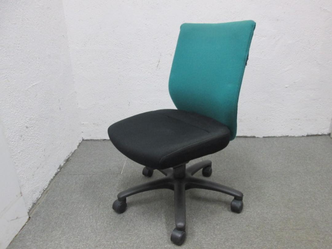 【空間のクオリティを高めるデザイン志向のチェア】【オカムラ製　CXスプレージ　グリーン　肘当て無しタイプ】【おつとめ品】
                        
                                    中古
            